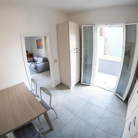 Отель Pinarella-cervia Intera Casa Privata A 100m Dal Mare 3*